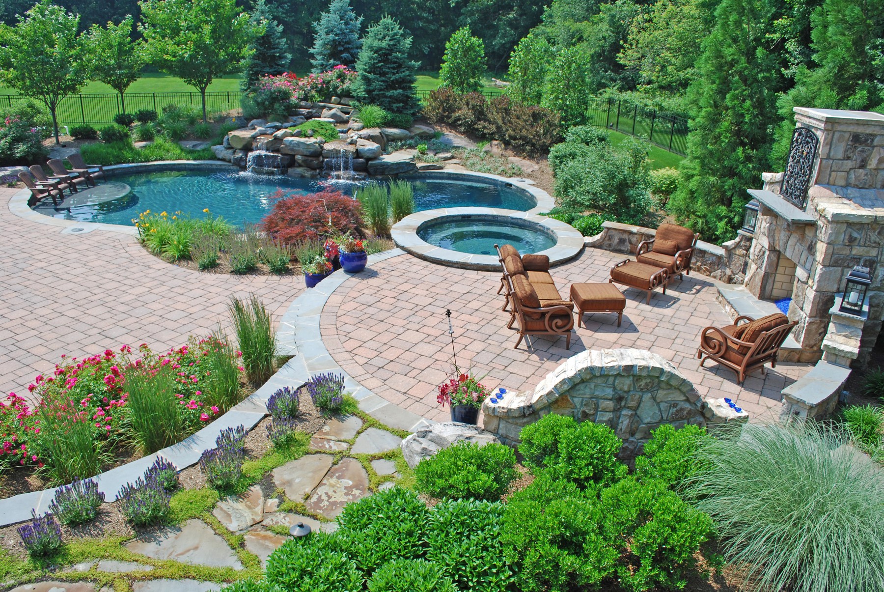 About Image Middle Tennessee High End Landscape Design